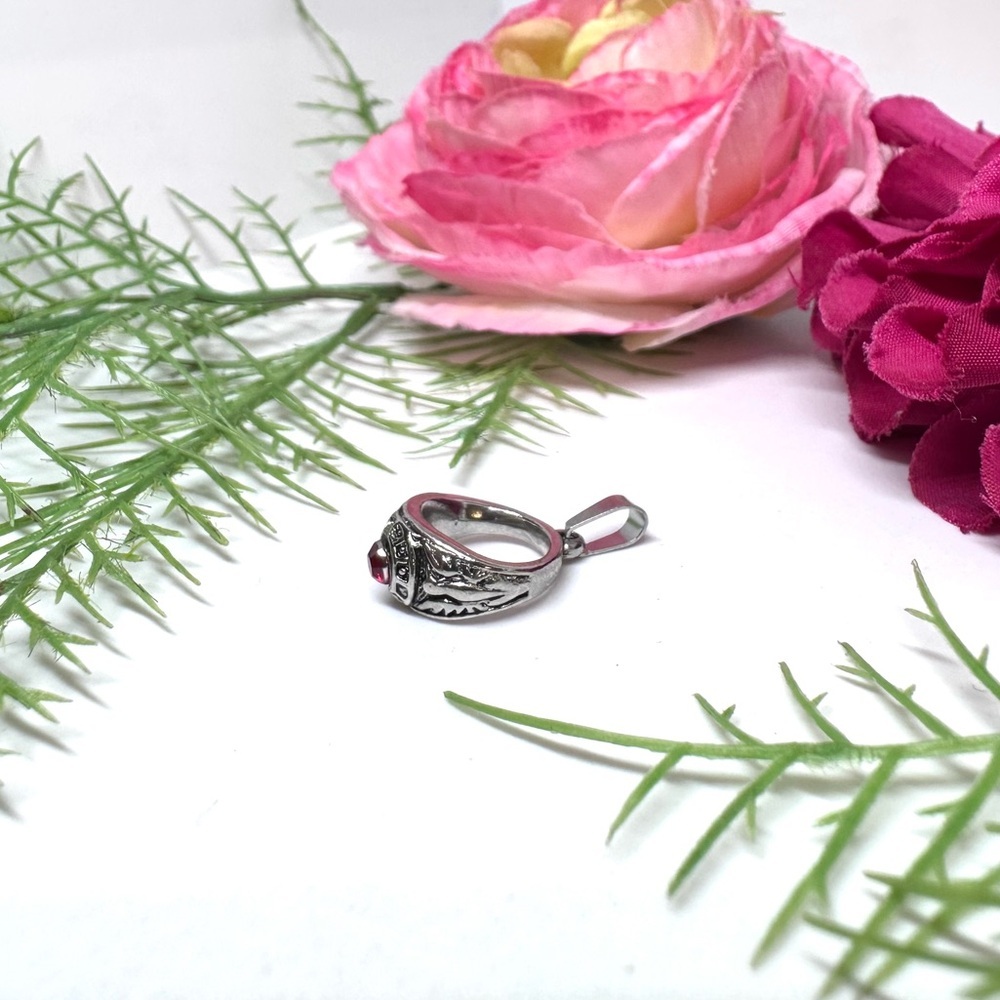VINTAGE⚜️Red Gemstone Ring Charm - Picture 3 of 5
